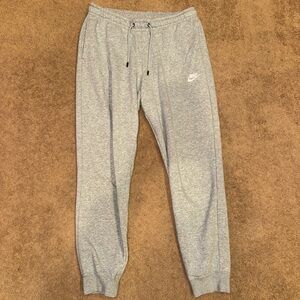 Nike Sportswear Essential Women’s Fleece Pants / Size: M